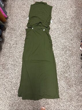 Old Navy Olive Green Sleeveless 2 piece set mint condition M